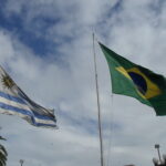 Bandeiras na Praça Internacional em Santana do Livramento e Rivera